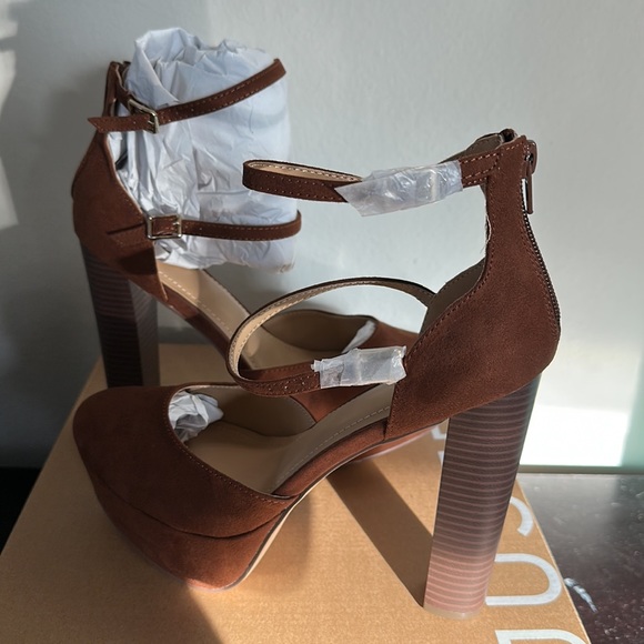Women high heels NIB 4” - Picture 3 of 5